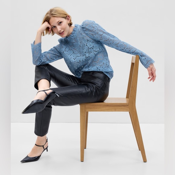 NWT GAP Lace Blouse Size M - Picture 1 of 6